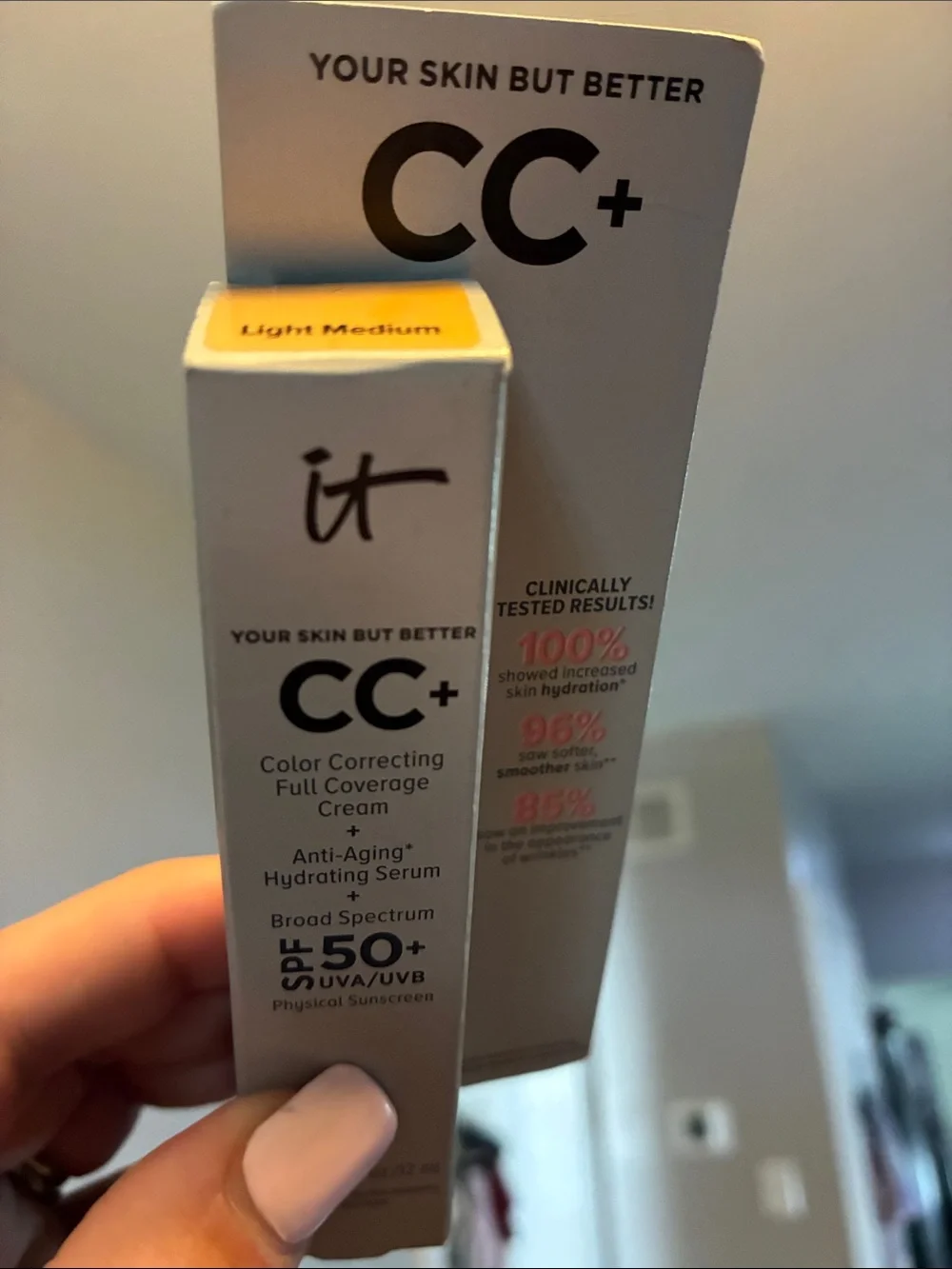 it cosmetics CC+ Color Correcting Full Coverage Cream SPF 50+ — Light Medium